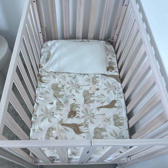 Amazing folding mini crib transforming into any baby bed - Picture 3 of 7